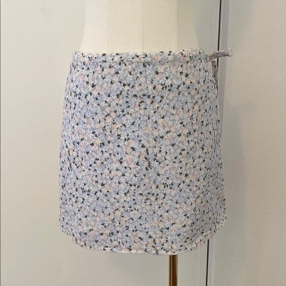 Sundeh by Sunday Best from Aritzia Mini Blue Floral Wrap Skirt Size Medium - Picture 2 of 8